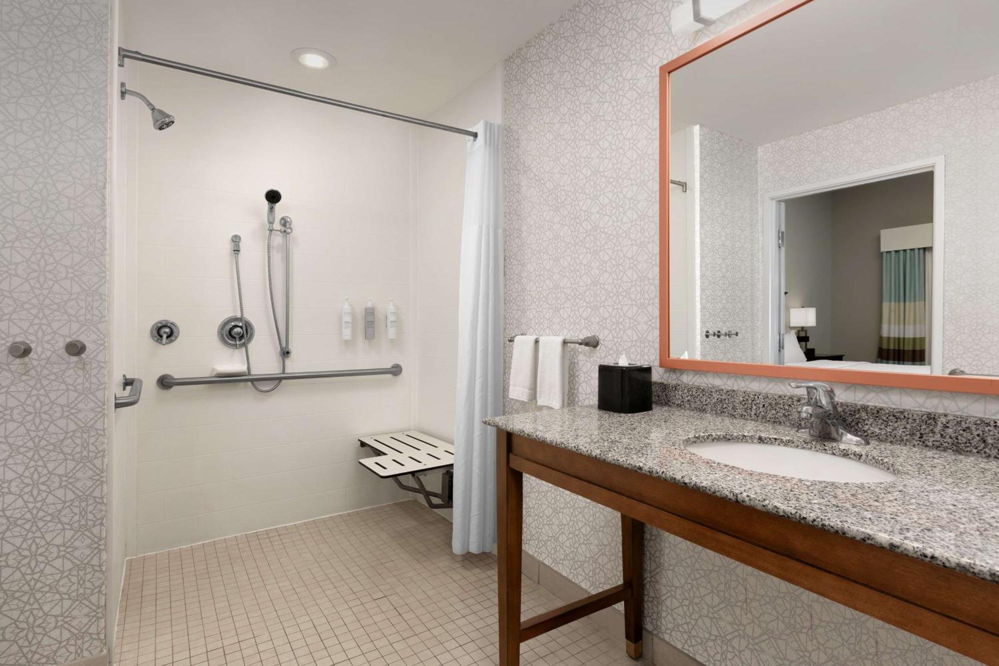 Hampton Inn & Suites Huntsville Research Park Area Екстериор снимка