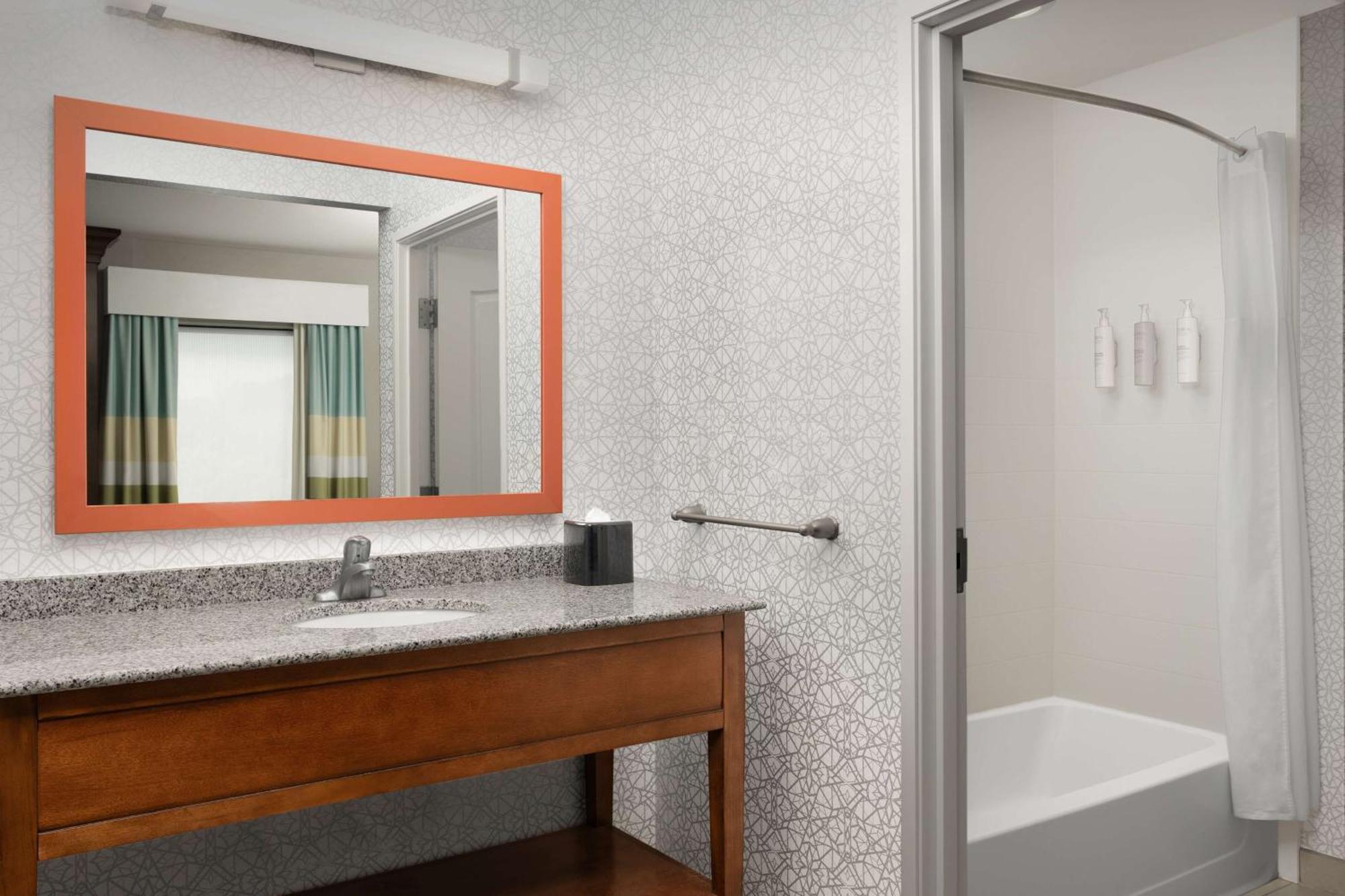 Hampton Inn & Suites Huntsville Research Park Area Екстериор снимка