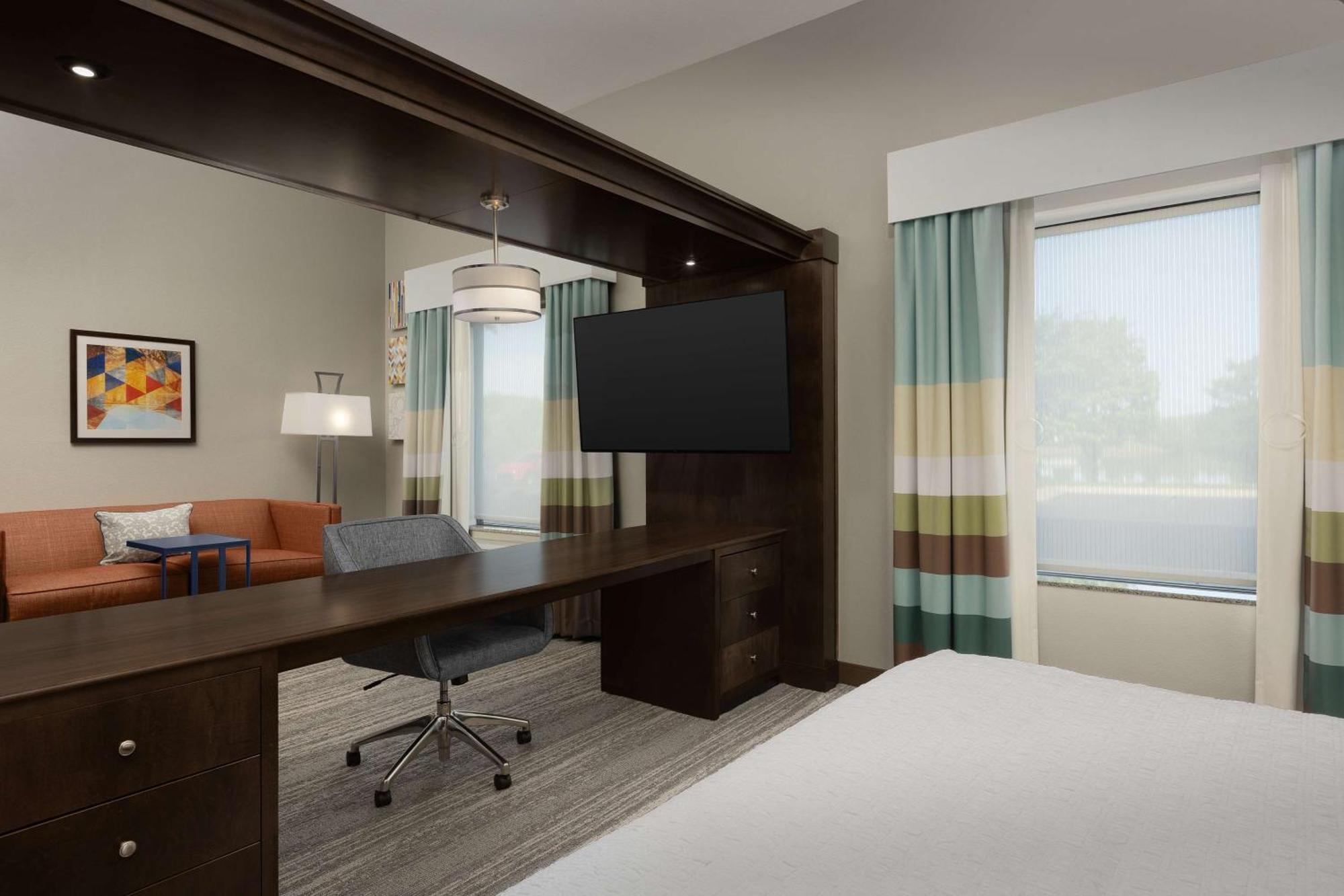 Hampton Inn & Suites Huntsville Research Park Area Екстериор снимка