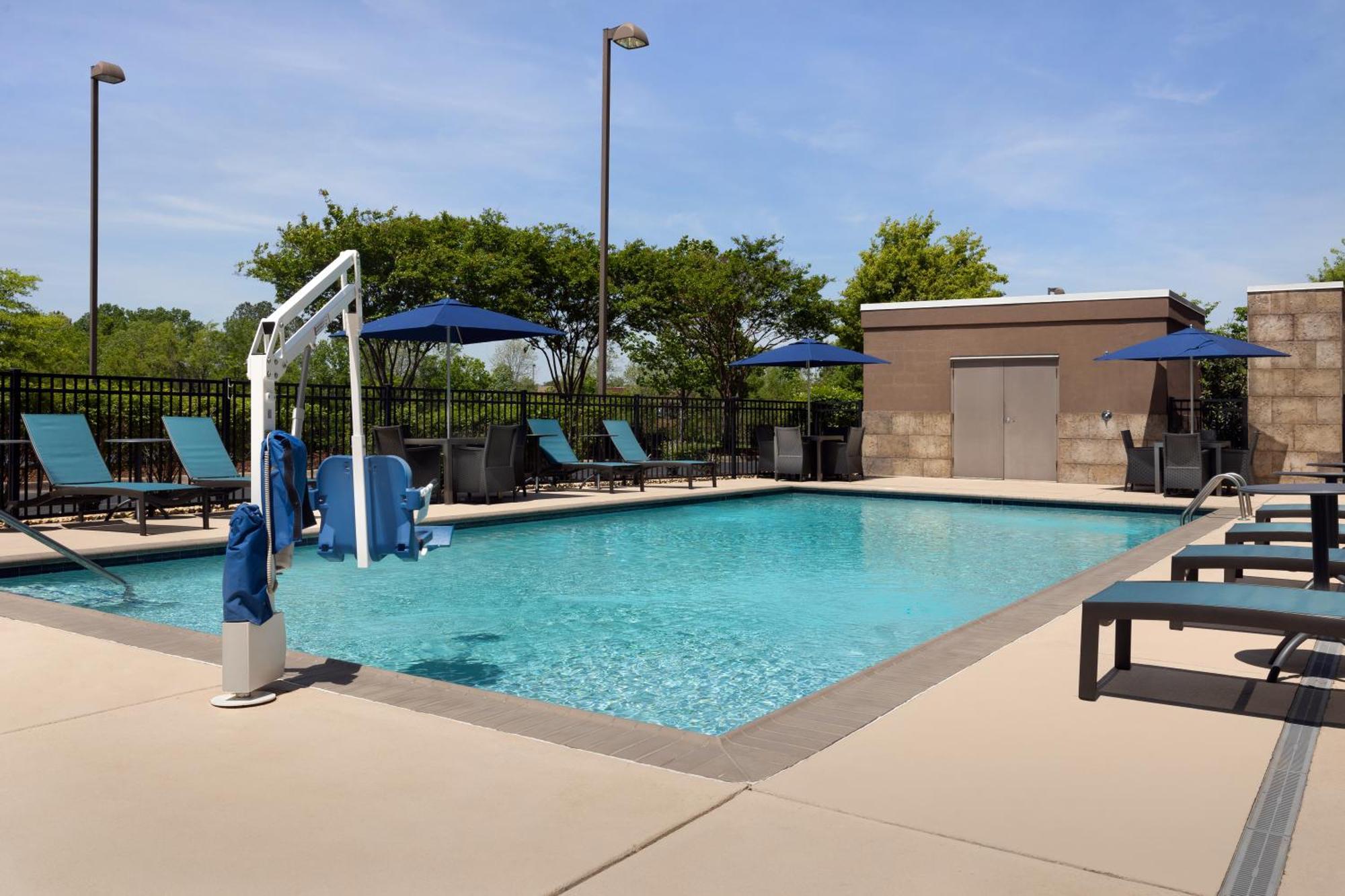 Hampton Inn & Suites Huntsville Research Park Area Екстериор снимка